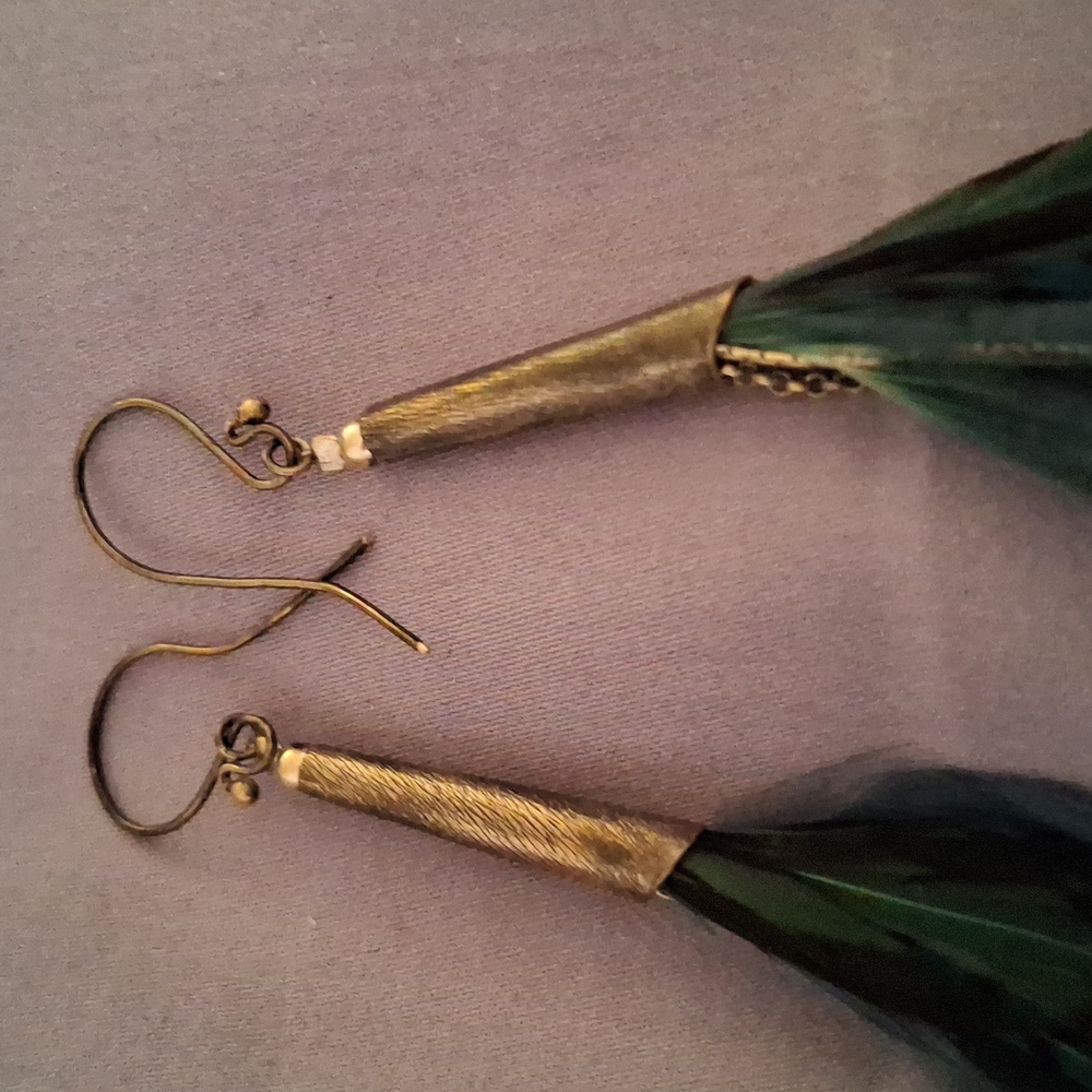 Elegant Vintage Feather Drop Earrings - Picture 3 of 7